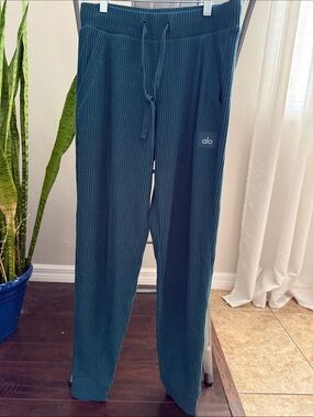 ALO Yoga Muse Sweatpant— Teal
